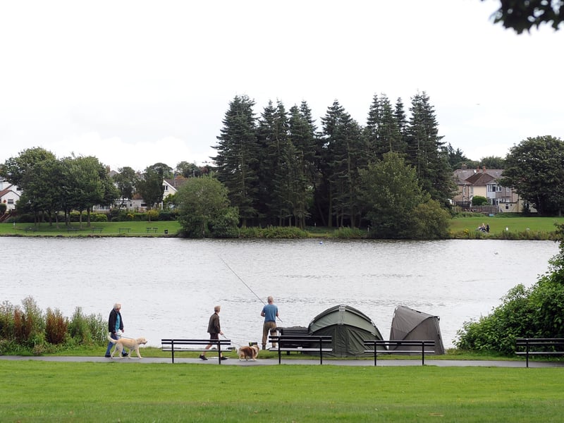 A popular local spot for fresh air and scenic views, Yeadon Tarn features flat, fully accessible paved paths circling a large central lake. In addition to free parking and a playground for children, its unique location right next to Leeds Bradford Airport gives visitors front-row seats to watch aircraft taking off and landing directly overhead.
