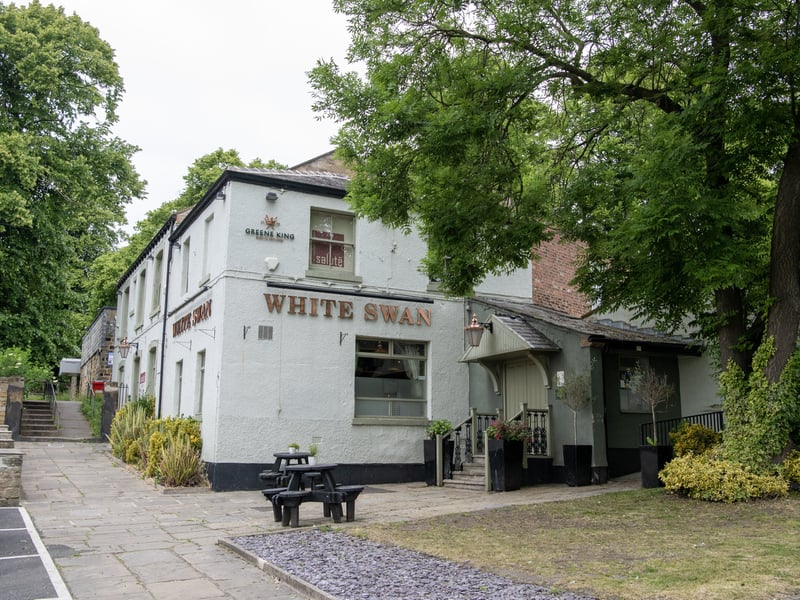 This incredibly popular neighborhood Italian restaurant is known across the postcode for its buzzing atmosphere and generous portions. Regulars constantly point to the "brilliant atmosphere" and top-tier customer service as the reasons behind its immense local loyalty. 🍴 Church Street, Rothwell, Leeds LS26 0QL