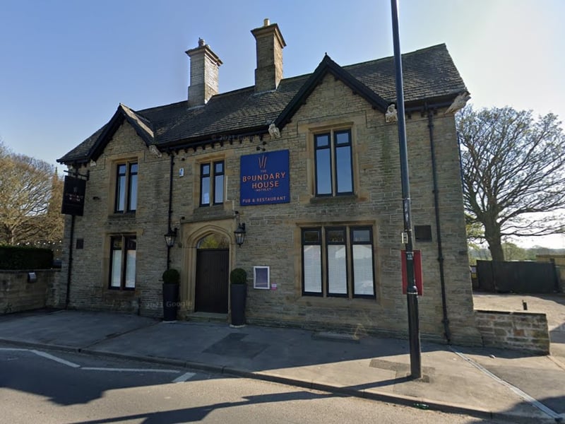 This rustic-modern country pub and restaurant has built a fierce regional reputation for its premium, locally sourced Yorkshire ingredients. Regulars rave about the "outstanding food," with the legendary Sunday roasts and vibrant beer garden. 🍴 24 Church Side, Methley, Leeds LS26 9EE