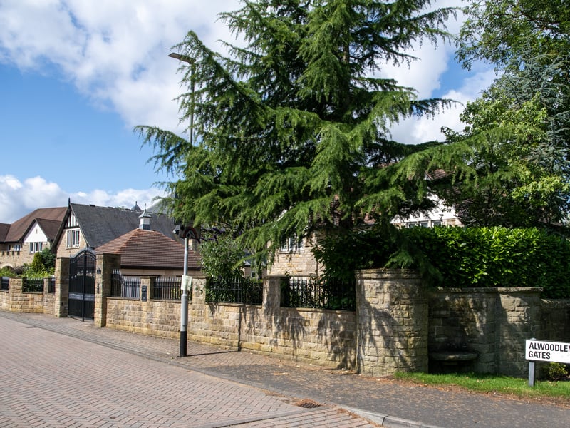 On average, properties in Alwoodley Gates go on sale for £700,785 and spend 14 weeks on the market