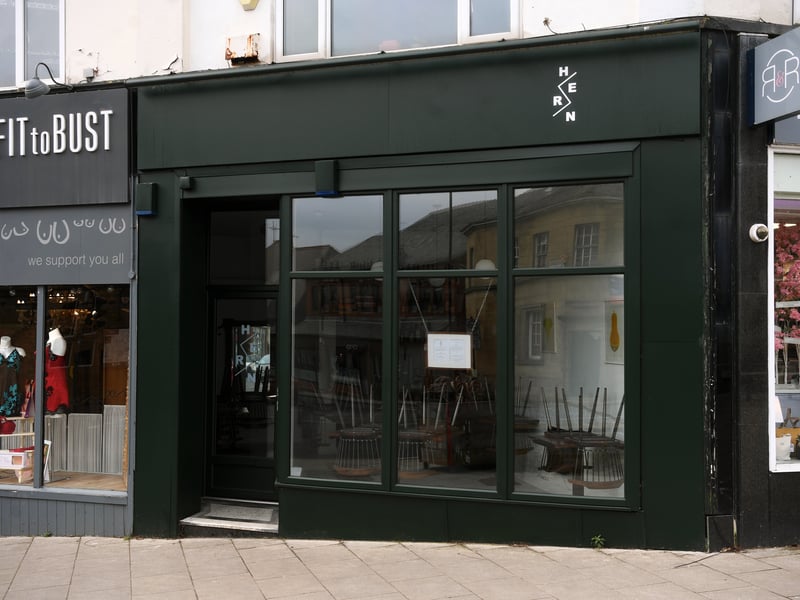 Hern offers an ever-changing set menu that focuses on seasonal, locally sourced produce. The cooking is precise, creative, and deceptively simple, making it one of the most respected independent bistros in the city. It’s an intimate space where the food is always the star of the show.
🍴 5 Stainbeck Corner, Chapel Allerton, LS7 3PG