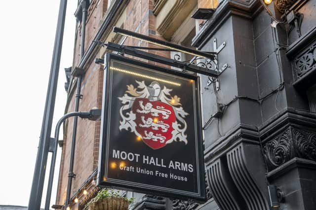 "The Moot" is a legendary Mill Hill staple for the Elland Road faithful. Known for its live and loud atmosphere, this is the place for fans who want a traditional, no-frills footballing pub where the singing never stops. It remains the city's premier meeting place for the most passionate supporters. ⚽️ 2 Mill Hill, Leeds LS1 5DQ