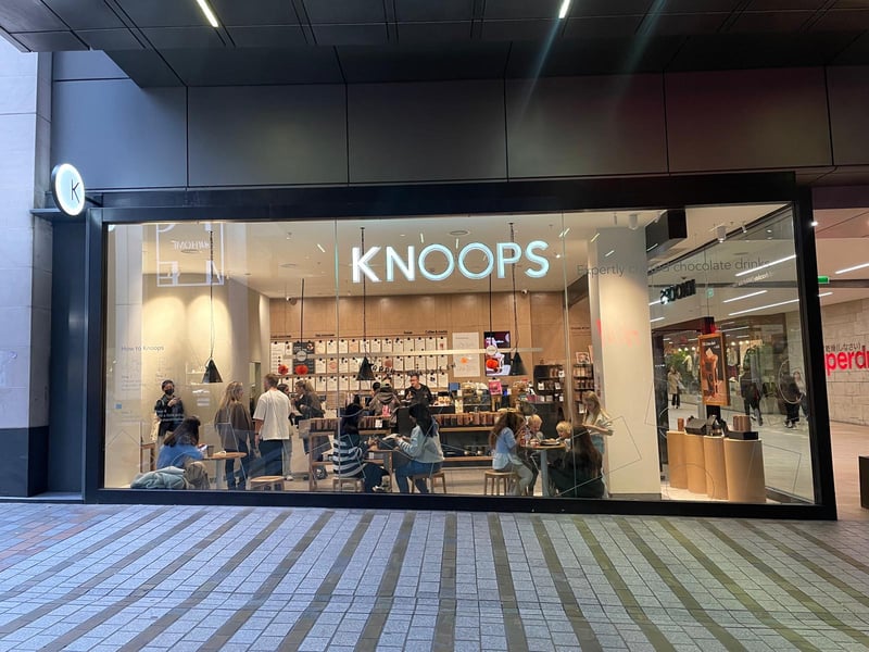 A specialised drink boutique allowing cocoa lovers to craft custom hot chocolates, iced drinks, and milkshakes using percentages ranging from sweet 28% white chocolate up to intense 100% extra dark cocoa 🍫 Trinity Leeds, 18 Albion Street, Leeds, LS1 6HX