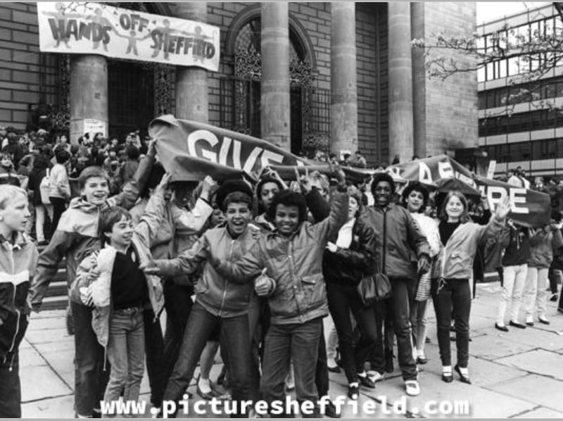 School pupils rally outside the City Hall, Barkers Pool during one of the teachers strikes, in April 1985.  Sheffield Newspapers / Picture Sheffield