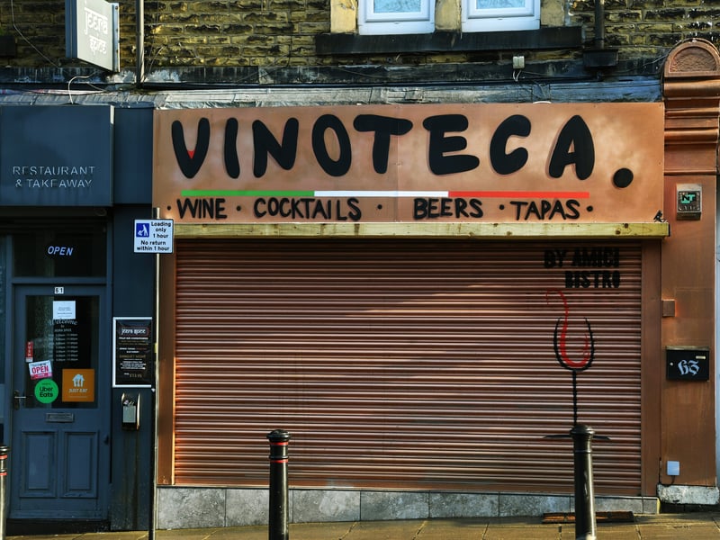 This chic wine-and-dine hotspot has taken Morley by storm, earning a stellar reputation for its brilliantly curated Italian grazing boards and high-end deli goods. It is the town's favourite destination for a classy weekend catch-up, allowing guests to pair exceptional charcuterie with fine imported European wines. 🍴 63 Queen St, Morley, Leeds LS27 8EB