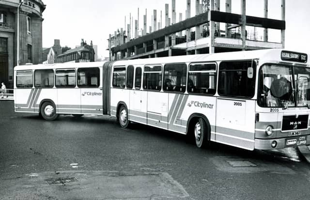 A Cityliner bendibus becomes stuck at Leopold Street roundabout in Sheffield in January 1980