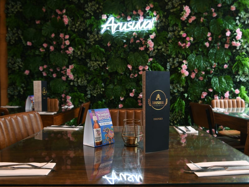 Located near Kirkstall Bridge, Arusuvai delivers bold South Indian street food and traditional regional curries. Diners flock here for their paper-thin, crispy dosas, fragrant biryanis, and rich thali platters packed with authentic home-style spices. 🍴 41 Commercial Rd, Kirkstall, Leeds LS5 3AW