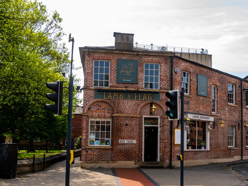 This traditional-looking city-centre pub pairs Leeds Brewery beers with locally sourced pub grub, including pies, fish and chips and Sunday roasts.