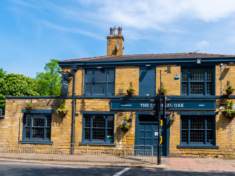 Boasting one of the largest and most famous beer gardens in West Yorkshire, this venue features a massive permanent outdoor screen. It is widely considered one of the ultimate summer destinations to watch live tournament tennis 🎾 2 Otley Rd, Headingley, Leeds LS6 2DG