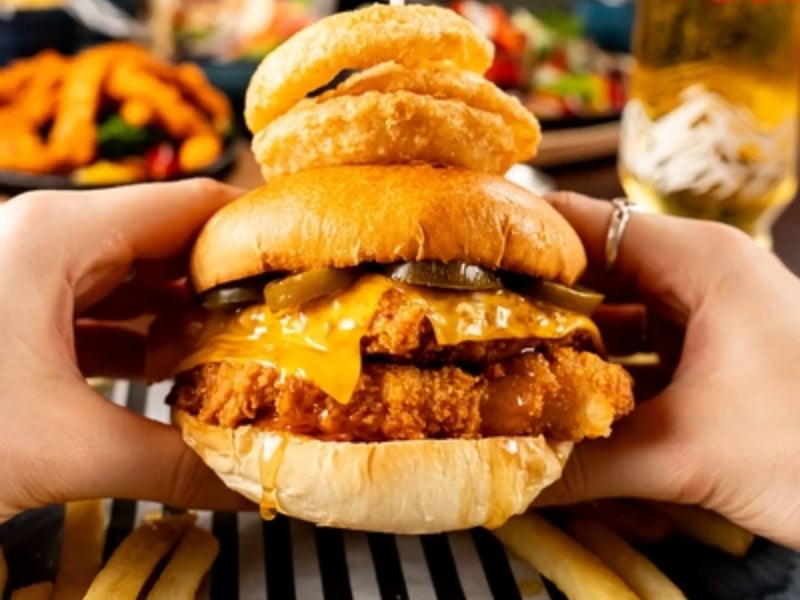 Sizzling Pubs off a Kids Eat for £1 deal every Monday to Friday before 3pm.Please visit the Sizzling Pubs website for more details.