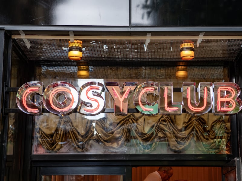 Set inside a grand former bank building on Albion Street, Cosy Club delivers lavish breakfast spreads alongside extensive vegan, vegetarian, and gluten-free morning menus. 🍳 186 Albion St, Leeds LS1 6AG