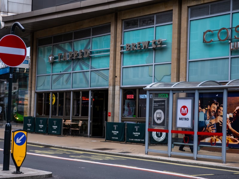 ⭐ 4.3 from 472 reviews. 📍 51 Boar Lane. 🗣 “Very nice craft beer place with wide variety of local and global beers.
Pizza was delicious and prices reasonable, friendly staff."