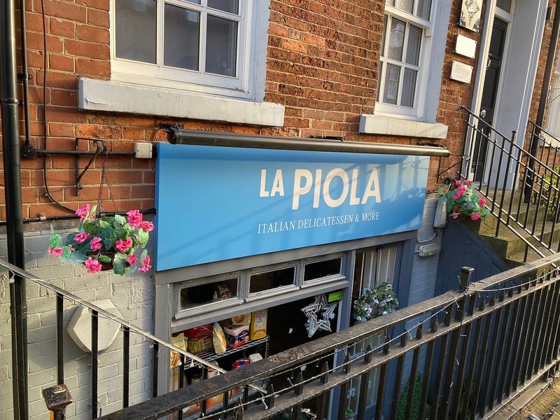 Holding a near-perfect rating, La Piola is celebrated for serving traditional Italian classics right in the city centre. Diners rave about the crisp arancini with rich ragù centres and describe their classic tiramisu as outstanding. 📍 Park Square, Leeds LS1 2NY