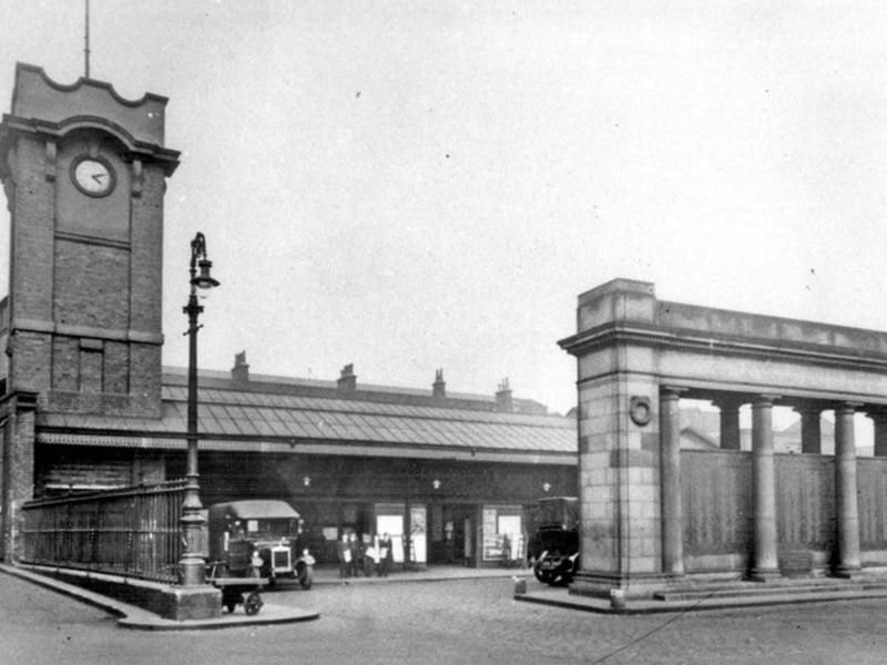 The entrance to Victoria railway station, Sheffield, in 1927