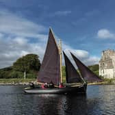 Galway Hooker sailing past Menlo Castle