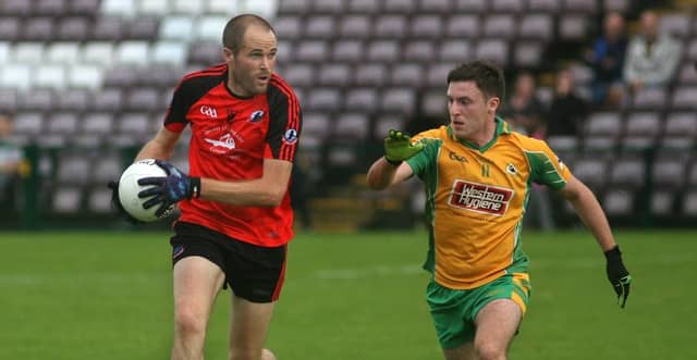 An Cheathru Rua’s Seamus O Loideain eyes up his options as Corofin’s Dylan Wall gives chase during Saturday's senior football championship tie at Pearse Stadium. Photos: Enda Noone.