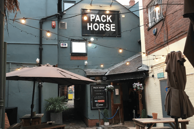Tucked away in Packhorse Yard, this city-centre pub offers a hidden courtyard just off Briggate.  📍Pack Horse Yard, Briggate, Leeds LS1 6AT