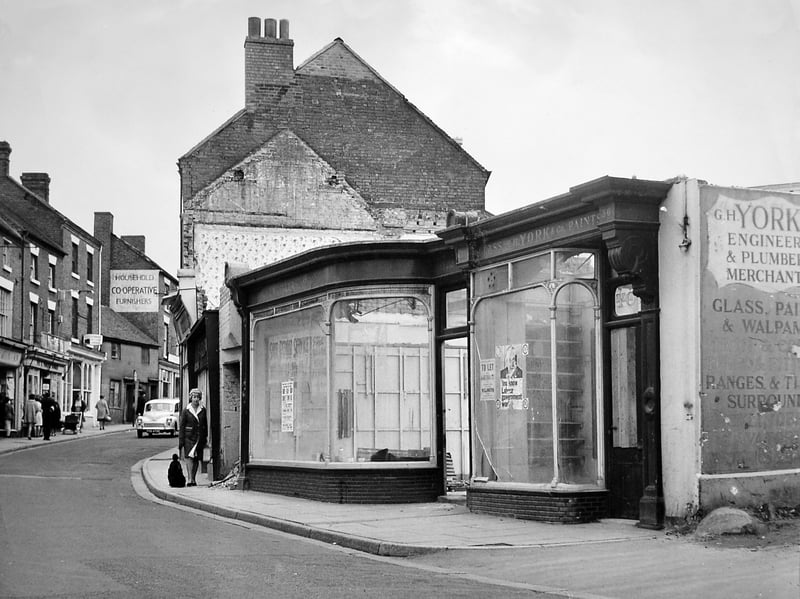 A familiar Wellington street scene from April 1967, with New Street looking much as it would have been known to generations of local shoppers. G H York & Co paints can be seen among the businesses lining the road, offering a glimpse of the independent shops and trades that helped give town centres their character. Do you remember visiting New Street, or the shops and businesses that once made up the heart of Wellington?