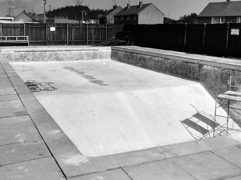 An empty swimming pool at Phoenix School in Dawley in March 1972, shortly before pupils helped clean it after professional cleaners proved too expensive. The effort was a great example of school community spirit. Do you remember the pool, or were you one of the pupils who lent a hand?