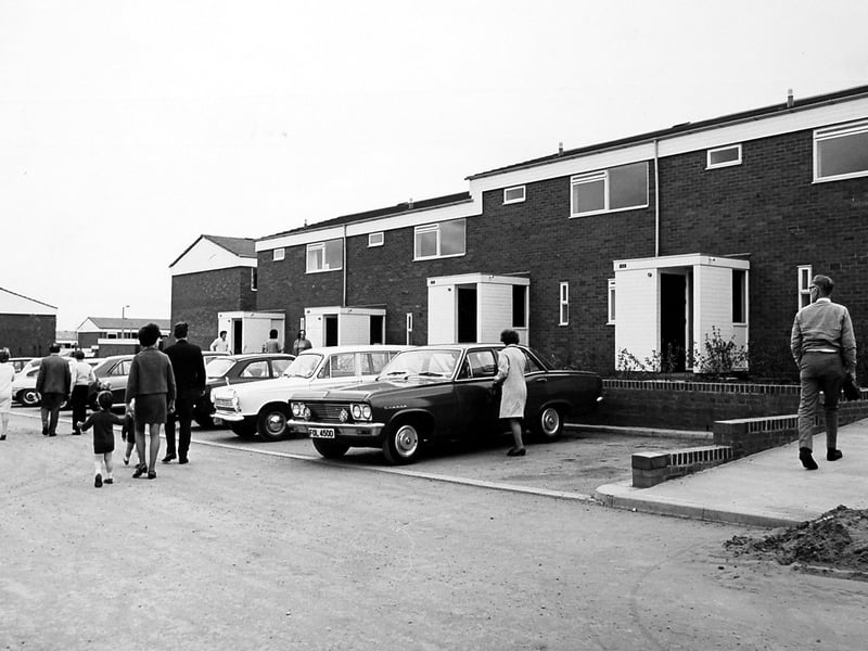 A new chapter in Telford’s growth was taking shape at Brookside in July 1972, as crowds flocked to view the showhouse on the new housing estate. The development was part of the expanding new town, attracting families looking for modern homes. Do you remember visiting a showhome, moving to Brookside, or seeing the area change over the years?