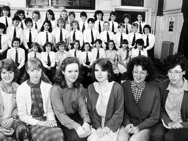 On September 20, 1985, sixth form prizewinners Sian Falder, Helen Tildesley, Helen Anderson, Jane Creer, Kate Footner, and Mary Stevenson sit proudly at the front as fellow award winners gather behind them ahead of the school's annual prizegiving ceremony. Celebrating hard work across all year groups, the standout students were framed by a roomful of proud classmates as Newport prepared to honour its brightest scholars. Do you recognise any of these talented high school achievers from 1985?