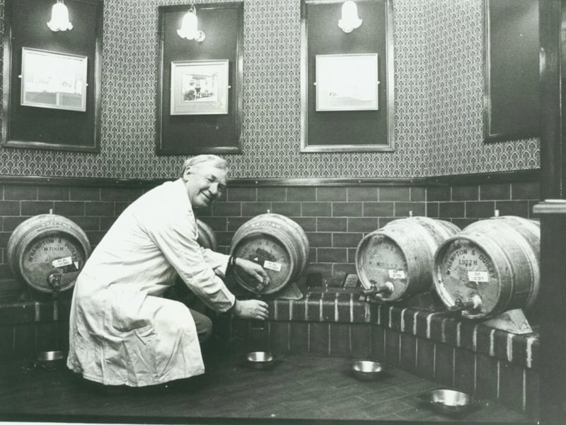 Sampling the wares at Hanson's brewery tap in Dudley High Street in 1980.