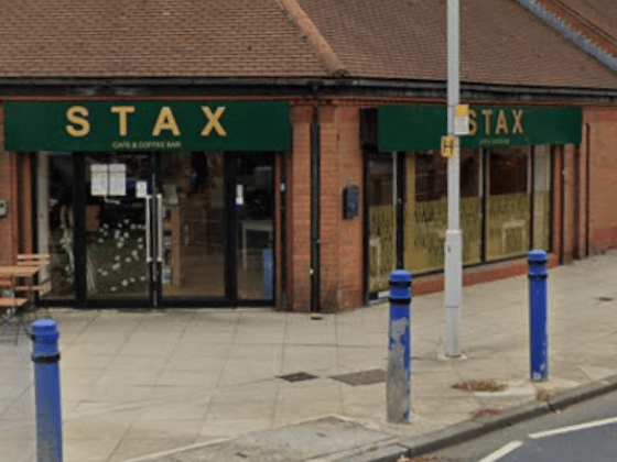A well-loved neighbourhood favourite celebrated by reviewers for its welcoming staff, classic comfort food selections, and family-friendly dining environment. 🍽️ 243 Selby Rd, Halton, Leeds LS15 7JR