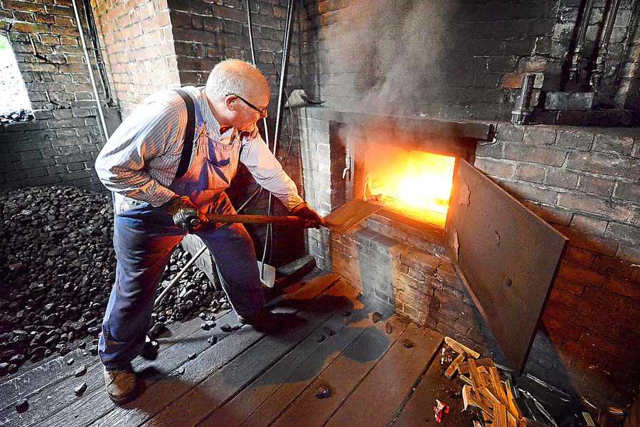 Famously, in 1712, Thomas Newcomen completed works for the world's very first atmospheric steam engine in Tipton. The Thomas Newcomen steam engine at the Black Country Living Museum.  