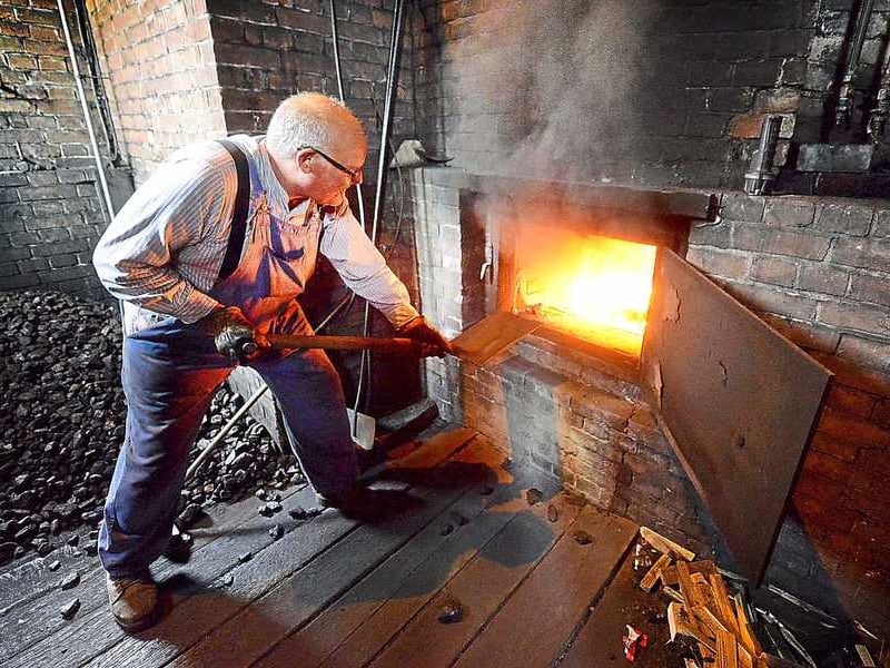 Famously, in 1712, Thomas Newcomen completed works for the world's very first atmospheric steam engine in Tipton. The Thomas Newcomen steam engine at the Black Country Living Museum.  