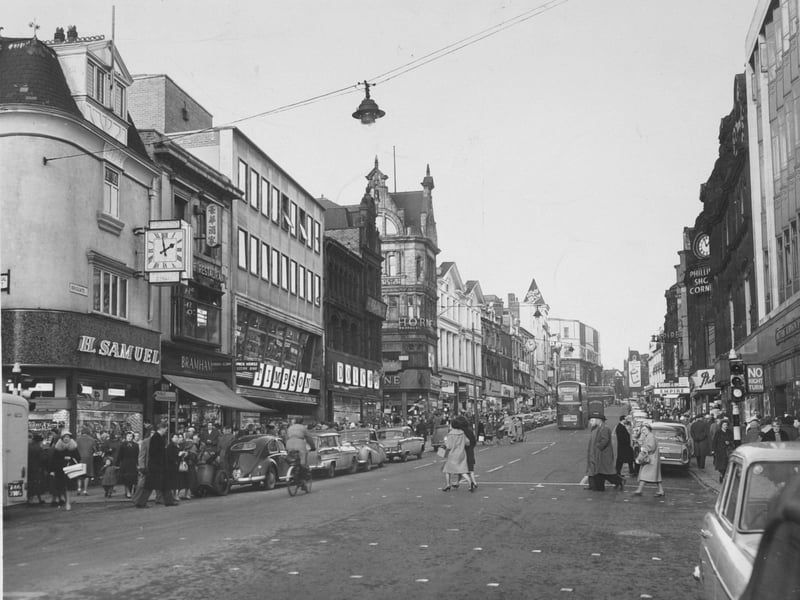 Briggate, Leeds, in November 1967, showing shops including H Samuel, Timpson and Dolcis