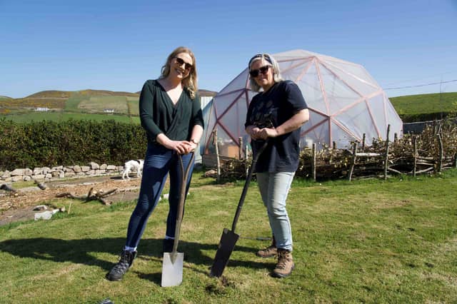 Presenter Aedín Ní Thiarnaigh with gardener and guardian Eimear Ní Mhathúna.