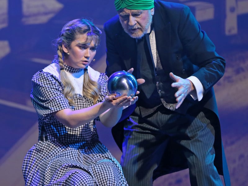 Caption: Andrea Crowe (Dorothy) and John Kelly (Professor Marvel)