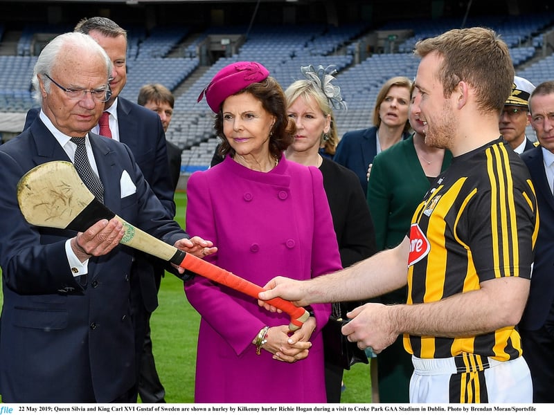 22 May 2019; Queen Silvia and King Carl XVI Gustaf of Sweden are shown a hurley by Kilkenny hurler Richie Hogan during a visit to Croke Park GAA Stadium in Dublin