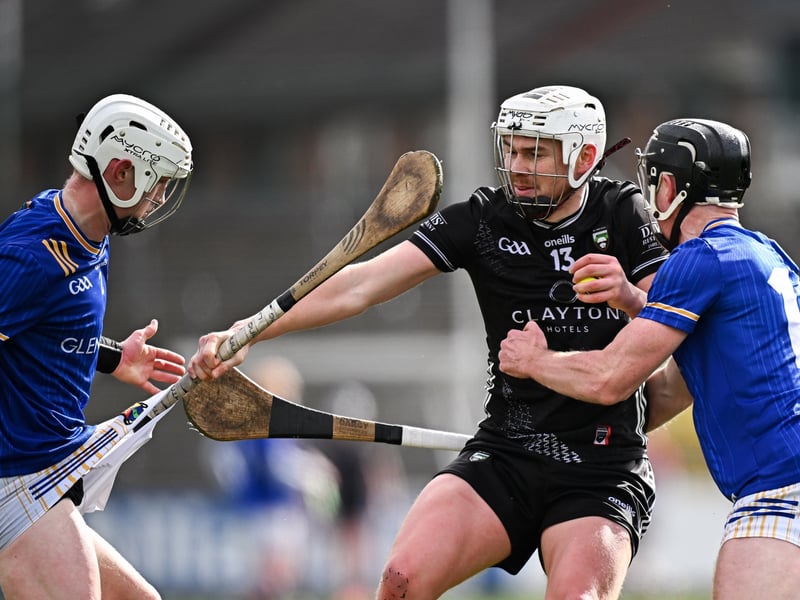 Caption: Gerard O’Kelly Lynch of Sligo in action against Longford players James Connell, left, and Cathal Mullane during the Allianz Hurling League Division 4 final match between Sligo and Longford at Markievicz Park in Sligo. Photo by Seb Daly/Sportsfile