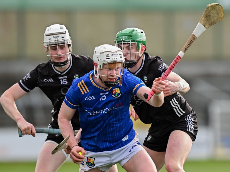 Caption: Seán Tiernan of Longford in action against Sligo players Ronan Molloy, right, and Thomas Cawley during the Allianz Hurling League Division 4 final match between Sligo and Longford at Markievicz Park in Sligo. Photo by Seb Daly/Sportsfile