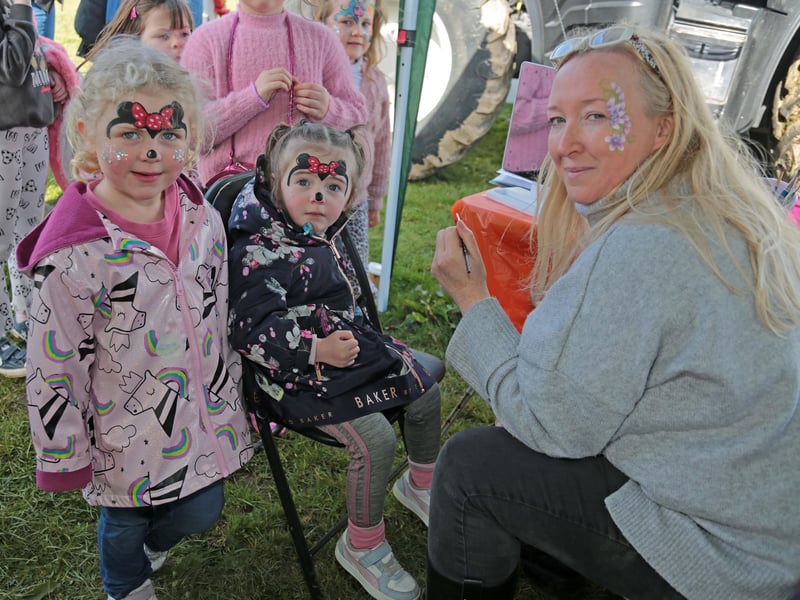 Caption: Annie and Ellie O'Neill, with Caoimhe Arragan of Gracefull Faces Picture: Shelley Corcoran