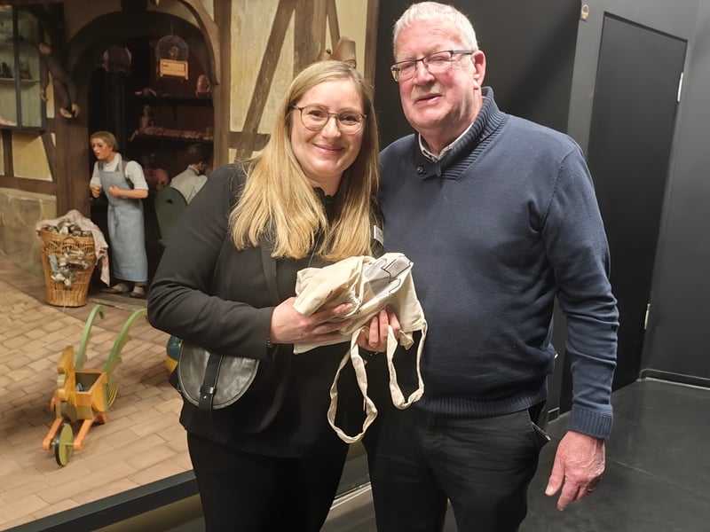 Cllr Donal Coyle presenting a gift to Julia Thomae at the German Toy Museum in Sonneberg