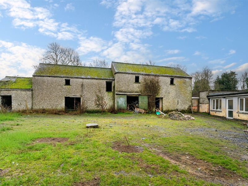 The Railway Yard Inn in Moneenroe, near Castlecomer, County Kilkenny, has been listed for sale on Daft.ie, offering buyers the chance to take on a well-known rural pub along with living accommodation and a substantial outdoor area. The property includes a fully fitted bar and lounge area along with a private residence, making it a potential lifestyle business for anyone looking to run a traditional Irish pub. Set on roughly two acres of land with frontage onto two roads, the site also features a large yard and additional outdoor space, which could offer further development potential subject to planning permission. TAP NEXT FOR NEXT PIC Inside, the pub retains plenty of traditional character, with a cosy bar area that has served locals and visitors alike over the years. READ NEXT: Proud Kilkenny man to star in new series of The Great House Revival on RTE The attached residence provides private accommodation for owners, making it an attractive option for buyers seeking both a home and business opportunity in a rural Kilkenny setting. Located in Moneenroe, just outside Castlecomer, the pub sits in a scenic part of the county that is popular with locals and visitors exploring the surrounding countryside. READ NEXT: FEATURE: Kilkenny parishioners pull together to save their local pub The guide price for the property is €398,950. CLICK HERE FOR MORE LOCAL PROPERTY STORIES