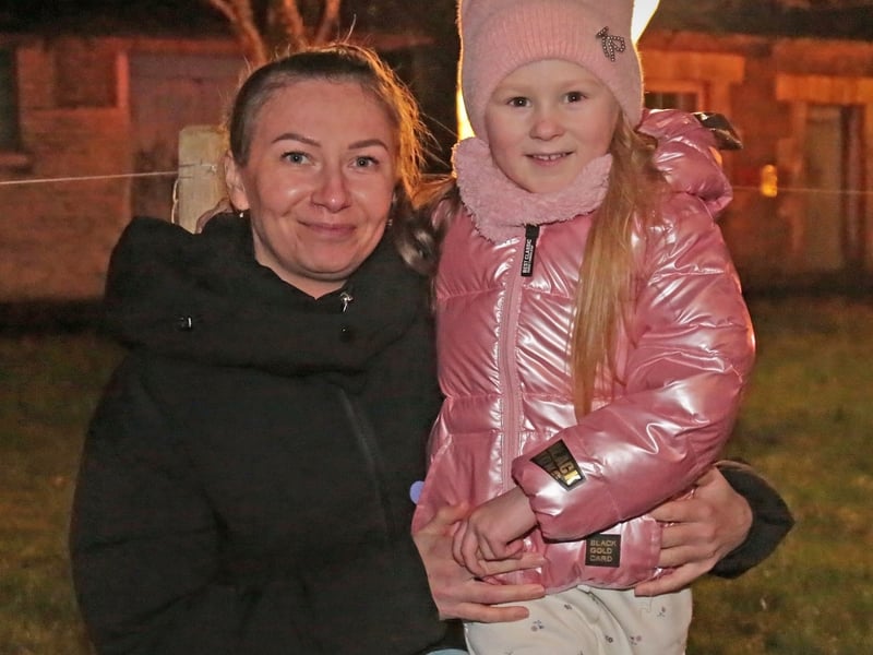 Caption: Viktoria and Helena Vynokyrova
