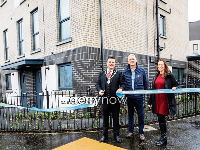 Mayor Ruairí McHugh cutting the ribbon to officially open the new Radius / Geda social housing development “Daisyfield Court”, Foyle Road. Included are Denise Quinn, senior head of development, Radius Housing and Damian Murray, construction partner Geda. (Photos - Tom Heaney, nwpresspics)