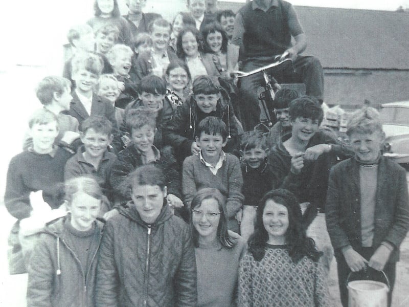 Blackcurrant Pickers - Callan - 1970 Click HERE for previous Memory Lane gallery!