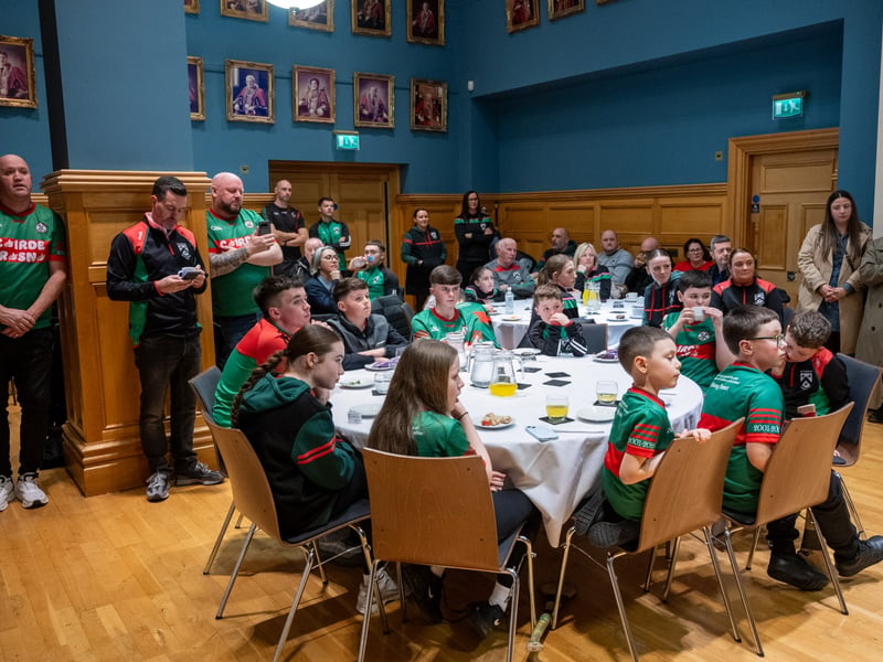 Doire Trasna GAC who are celebrating their 25th Anniversary received a commemorative crystal gift from the Mayor Councillor Ruairi McHugh in the Guildhall to mark their outstanding contribution to sport, community life and promotion of Gaelic games.