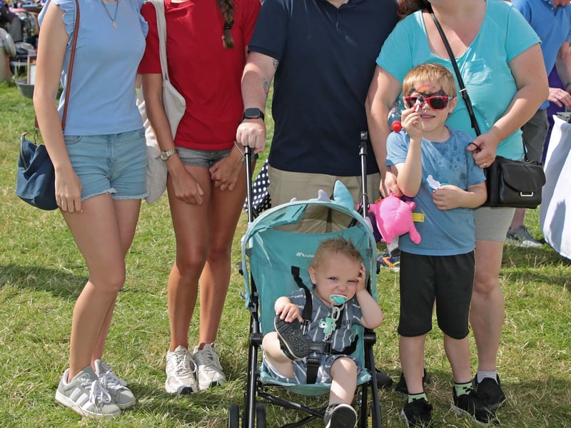Caption: Beatrice Giribet, Laia Olmo, Nathan, Samuel, Oskar and Weronika Byrne