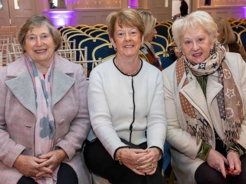 Celeb chef Kevin Dundon gave Laois locals a fantastic cookery demonstration in the Abbeyleix   Manor Hotel on Tuesday November 25, through a fundraiser for Laois Down Syndrome organised by  St Lazarians GAA Club.