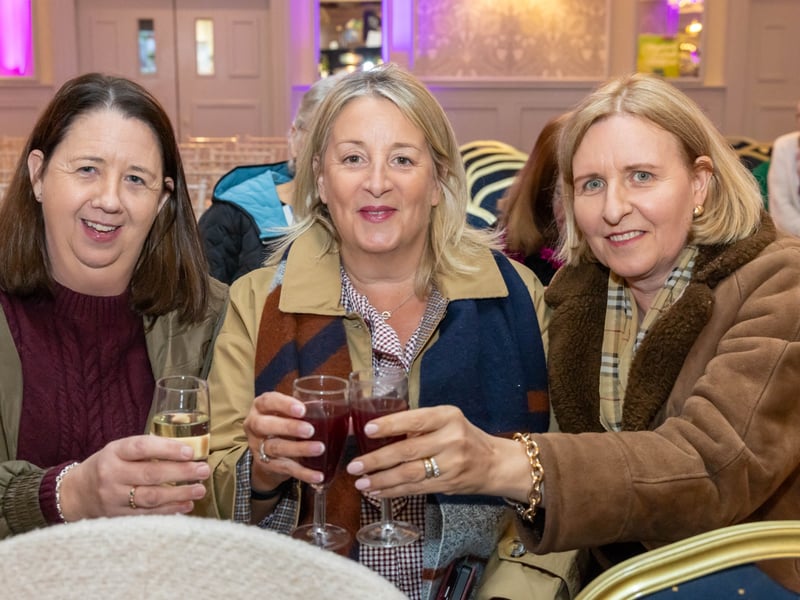 Celeb chef Kevin Dundon gave Laois locals a fantastic cookery demonstration in the Abbeyleix   Manor Hotel on Tuesday November 25, through a fundraiser for Laois Down Syndrome organised by  St Lazarians GAA Club.