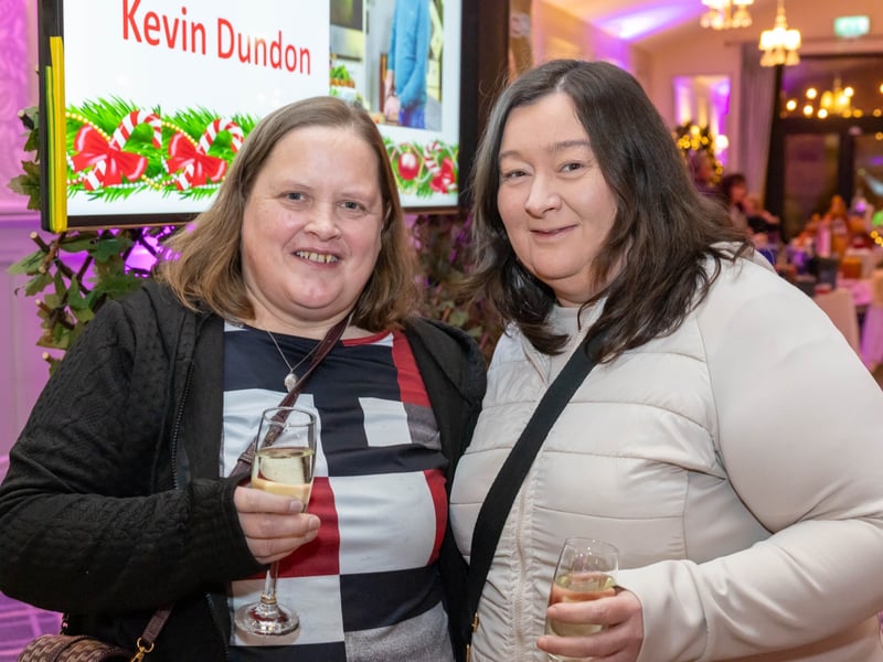 Celeb chef Kevin Dundon gave Laois locals a fantastic cookery demonstration in the Abbeyleix   Manor Hotel on Tuesday November 25, through a fundraiser for Laois Down Syndrome organised by  St Lazarians GAA Club.