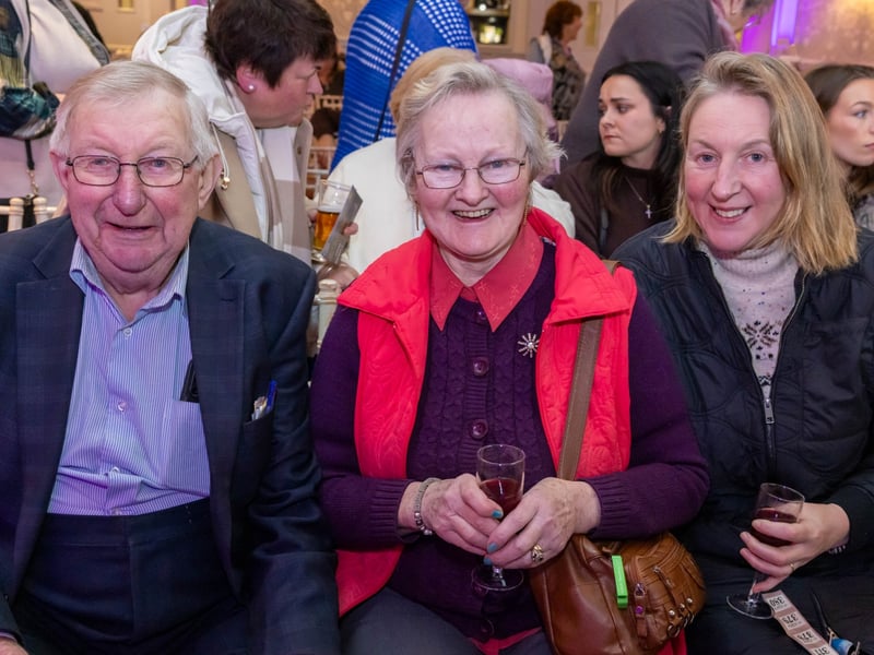Celeb chef Kevin Dundon gave Laois locals a fantastic cookery demonstration in the Abbeyleix   Manor Hotel on Tuesday November 25, through a fundraiser for Laois Down Syndrome organised by  St Lazarians GAA Club.
