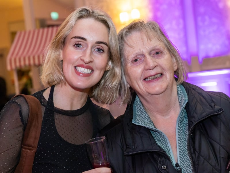 Celeb chef Kevin Dundon gave Laois locals a fantastic cookery demonstration in the Abbeyleix   Manor Hotel on Tuesday November 25, through a fundraiser for Laois Down Syndrome organised by  St Lazarians GAA Club.