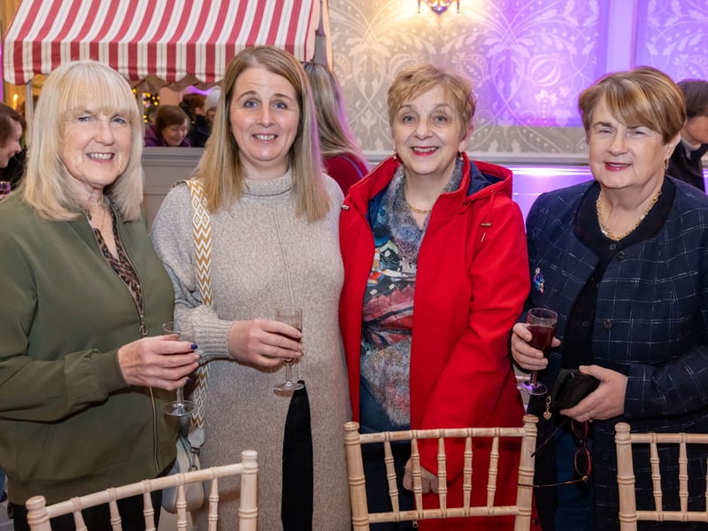 Celeb chef Kevin Dundon gave Laois locals a fantastic cookery demonstration in the Abbeyleix   Manor Hotel on Tuesday November 25, through a fundraiser for Laois Down Syndrome organised by  St Lazarians GAA Club.
