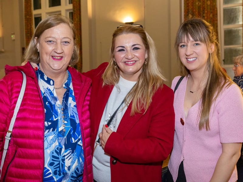 Much-loved celebrity chef, Edward Hayden, returned to Mountrath this November for the third annual  pre-Christmas Cookery Demonstration at Bloom HQ in aid of the Class of 1990 Restoration Project.